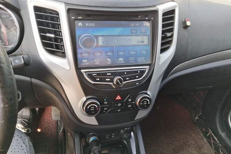 Used CHANGAN CS35 2014 1.6L Automatic Luxury Model China IV Standard Audio And AC Panel