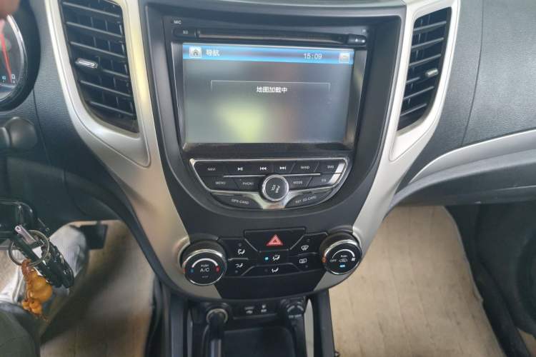 Used CHANGAN CS35 2014 1.6L Manual Luxury Model China IV Standard Audio And AC Panel