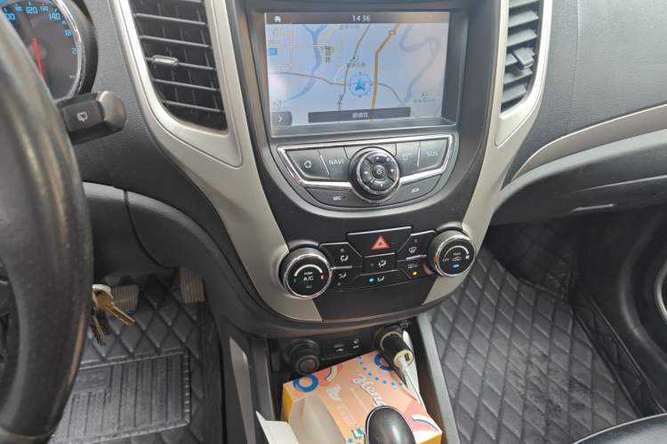 Used CHANGAN CS35 2014 1.6L Automatic Luxury Navigation Model China IV Standard Audio And AC Panel