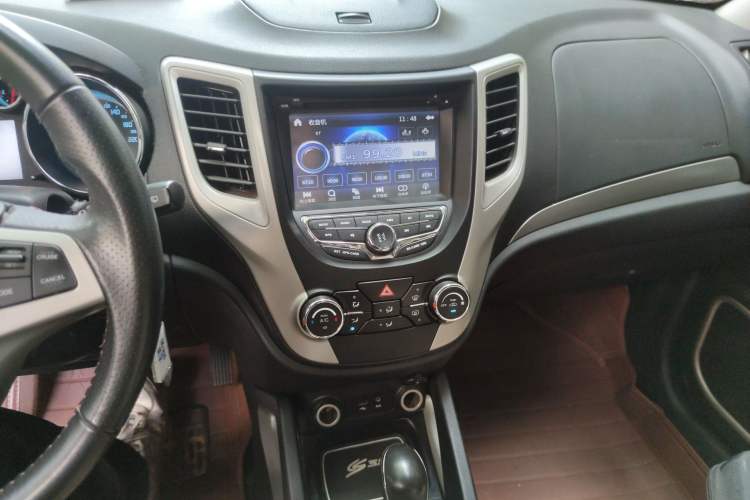 Used CHANGAN CS35 2014 1.6L Automatic Luxury Model China IV Standard Audio And AC Panel