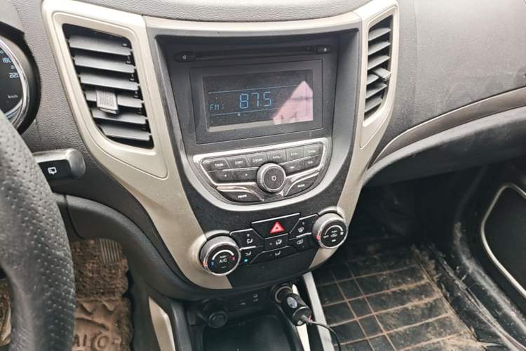 Used CHANGAN CS35 2014 1.6L Manual Luxury Model China IV Standard Audio And AC Panel