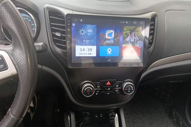 Used CHANGAN CS35 2014 1.6L Automatic Luxury Model China IV Standard Audio And AC Panel