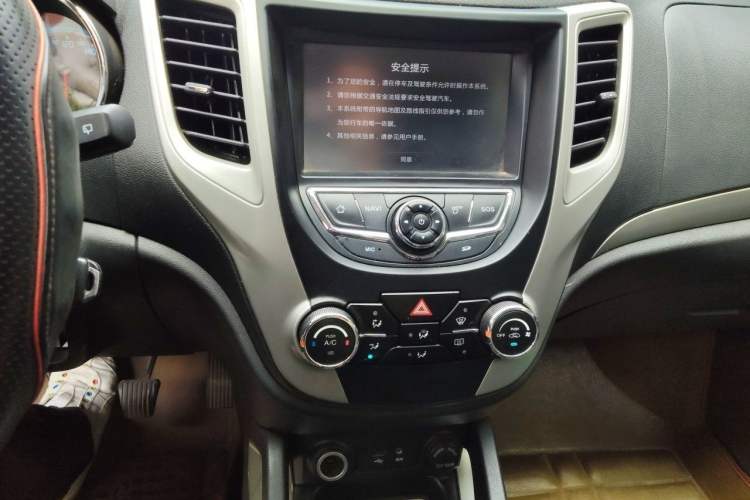 Used CHANGAN CS35 2014 1.6L Manual Luxury Model China IV Standard Audio And AC Panel
