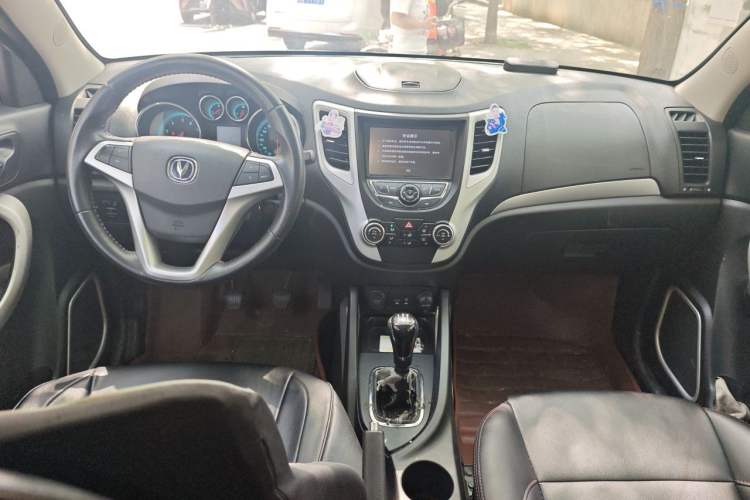 Used CHANGAN CS35 2014 1.6L Manual Luxury Model China IV Standard Center Console