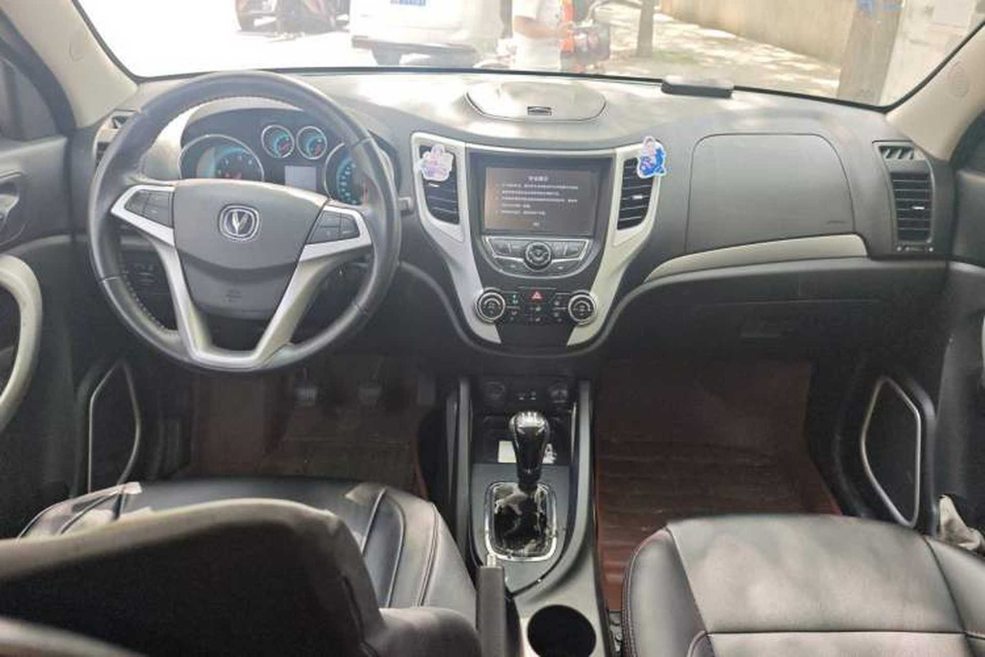 Used CHANGAN CS35 2014 1.6L Manual Luxury Model China IV Standard Center Console