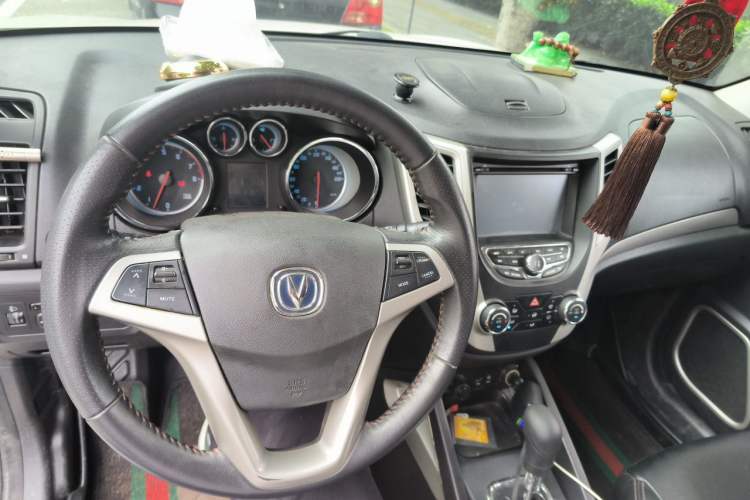 Used CHANGAN CS35 2014 1.6L Automatic Luxury Model China IV Standard Center Console
