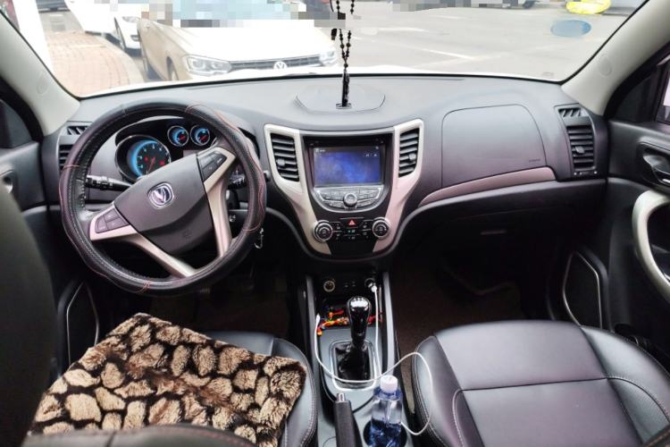 Used CHANGAN CS35 2014 1.6L Manual Luxury Model China IV Standard Center Console