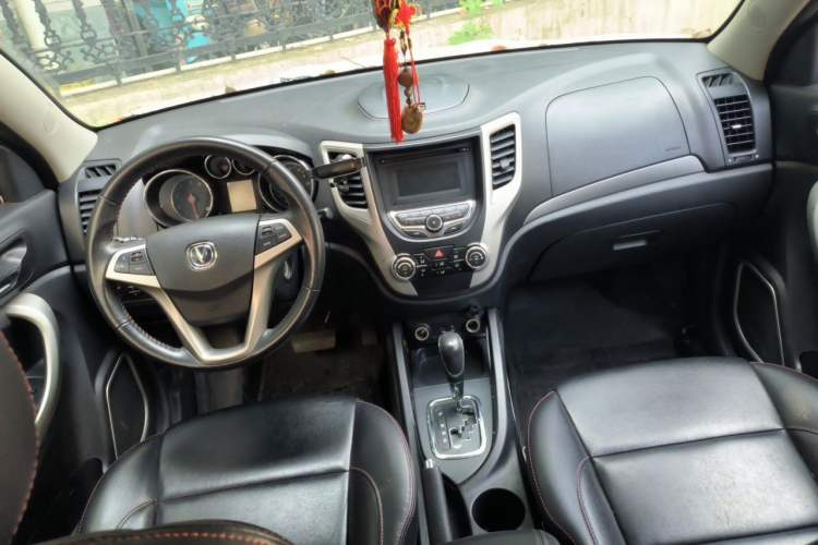 Used CHANGAN CS35 2014 1.6L Automatic Luxury Model China IV Standard Center Console