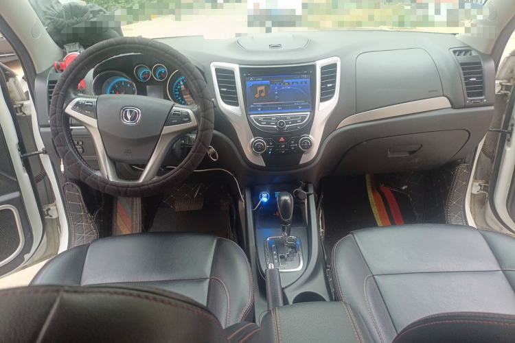 Used CHANGAN CS35 2014 1.6L Automatic Luxury Model China IV Standard Center Console