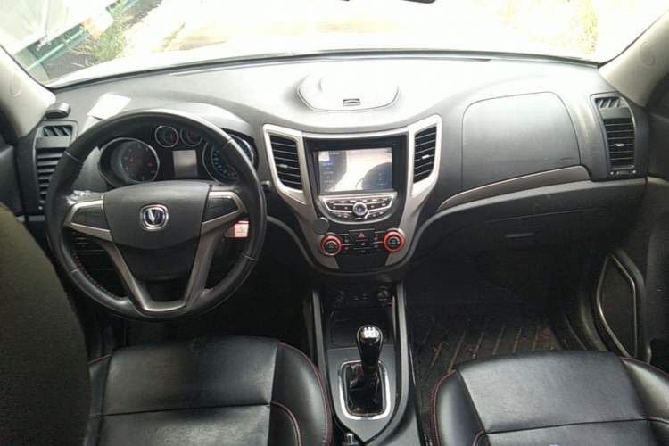 Used CHANGAN CS35 2014 1.6L Manual Luxury Navigation Model China IV Standard Center Console