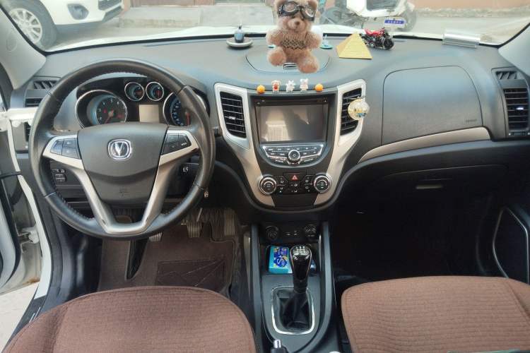 Used CHANGAN CS35 2014 1.6L Manual Luxury Model China IV Standard Center Console