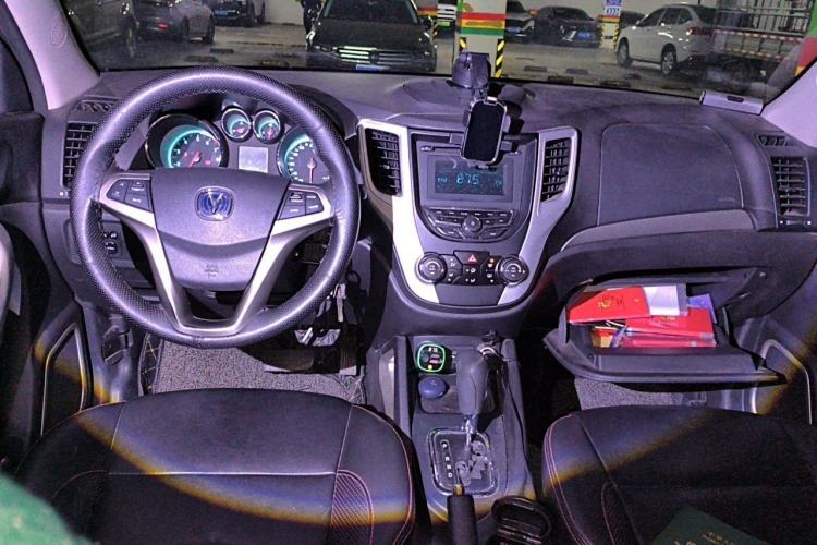Used CHANGAN CS35 2014 1.6L Automatic Luxury Model China IV Standard Center Console