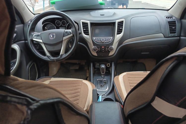 Used CHANGAN CS35 2014 1.6L Automatic Luxury Model China IV Standard Center Console