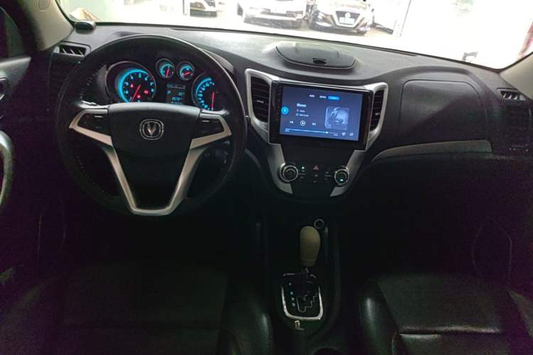 Used CHANGAN CS35 2014 1.6L Automatic Luxury Model China IV Standard Center Console