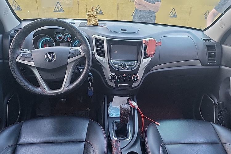 Used CHANGAN CS35 2014 1.6L Manual Luxury Model China IV Standard Center Console