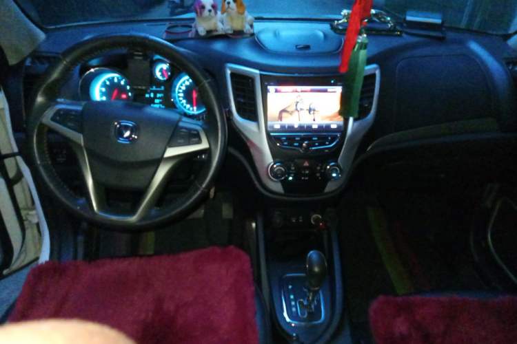 Used CHANGAN CS35 2014 1.6L Automatic Luxury Model China V Standard Center Console
