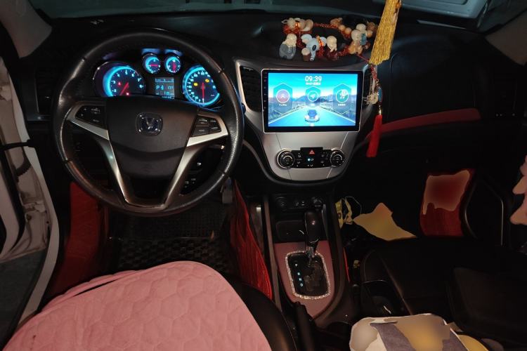 Used CHANGAN CS35 2014 1.6L Automatic Luxury Navigation Model China IV Standard Center Console