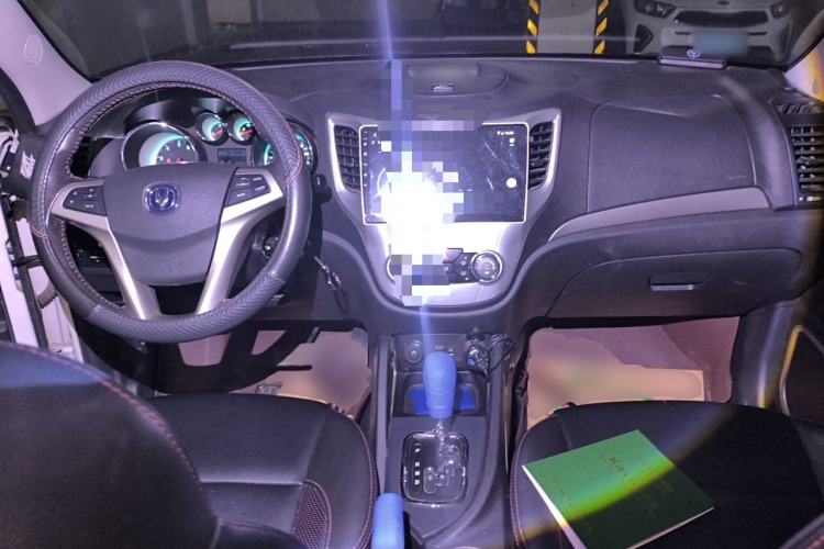 Used CHANGAN CS35 2014 1.6L Automatic Luxury Navigation Model China IV Standard Center Console