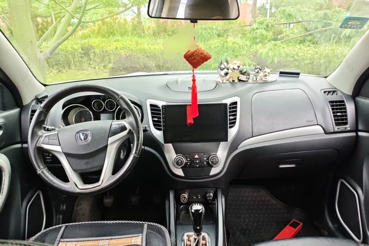 Used CHANGAN CS35 2014 1.6L Manual Luxury Model China IV Standard Center Console