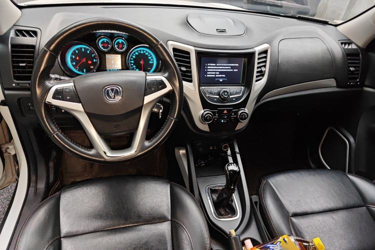 Used CHANGAN CS35 2014 1.6L Manual Luxury Model China IV Standard Center Console