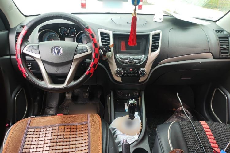 Used CHANGAN CS35 2014 1.6L Manual Luxury Model China IV Standard Center Console