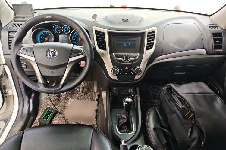 Used CHANGAN CS35 2014 1.6L Manual Luxury Model China IV Standard Center Console