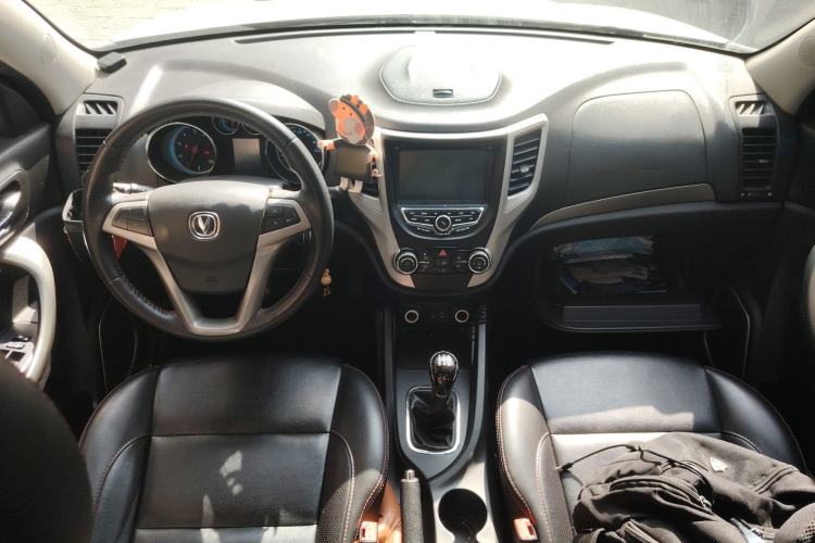 Used CHANGAN CS35 2014 1.6L Manual Luxury Model China IV Standard Center Console