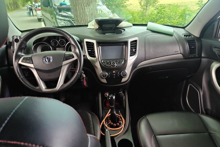 Used CHANGAN CS35 2014 1.6L Manual Luxury Model China IV Standard Center Console