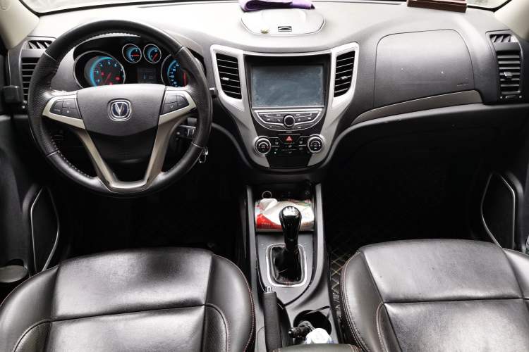 Used CHANGAN CS35 2014 1.6L Manual Luxury Model China IV Standard Center Console