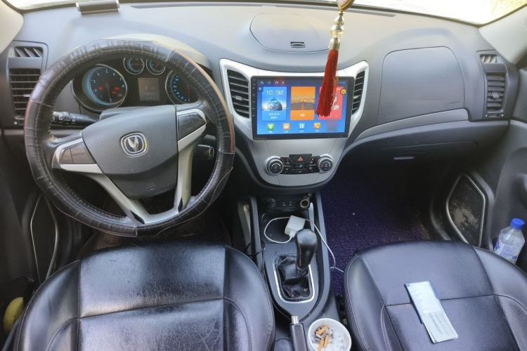 Used CHANGAN CS35 2014 1.6L Manual Luxury Model China IV Standard Center Console