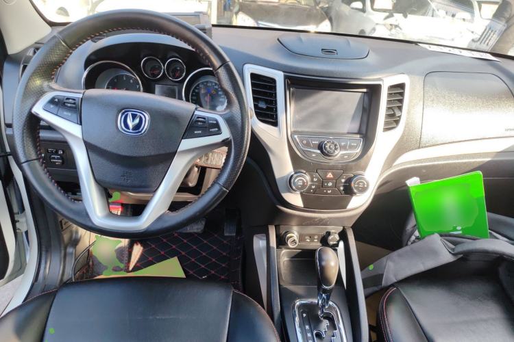 Used CHANGAN CS35 2014 1.6L Automatic Luxury Model China IV Standard Center Console