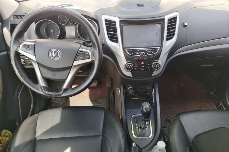 Used CHANGAN CS35 2014 1.6L Automatic Luxury Model China IV Standard Center Console
