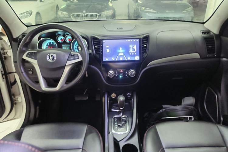 Used CHANGAN CS35 2014 1.6L Automatic Luxury Model China IV Standard Center Console