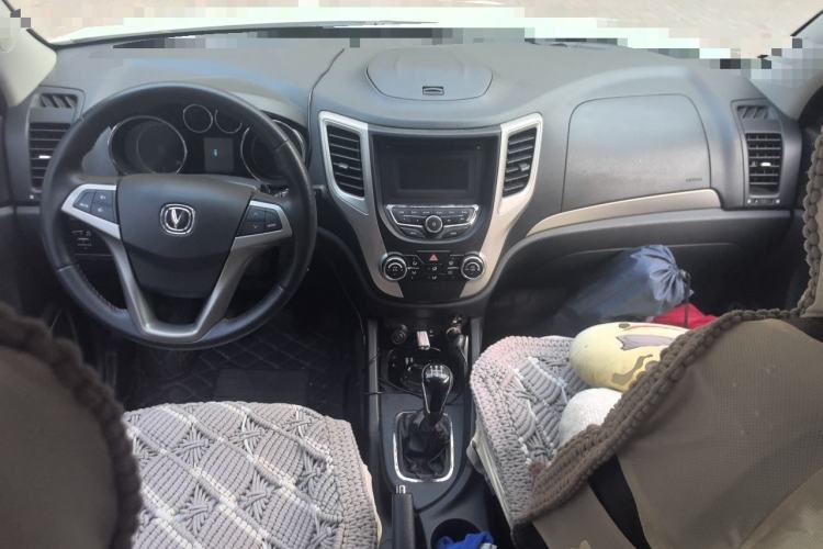 Used CHANGAN CS35 2014 1.6L Manual Luxury Model China IV Standard Center Console