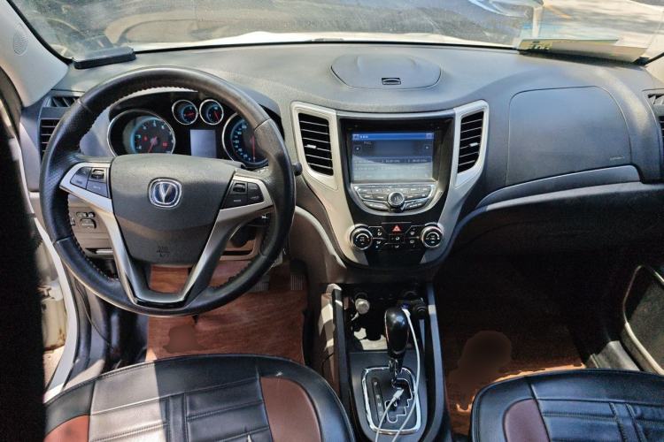 Used CHANGAN CS35 2014 1.6L Automatic Luxury Model China V Standard Center Console