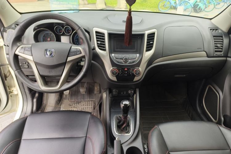 Used CHANGAN CS35 2014 1.6L Manual Luxury Model China IV Standard Center Console