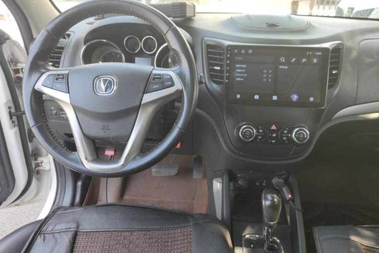 Used CHANGAN CS35 2014 1.6L Automatic Luxury Model China IV Standard Center Console