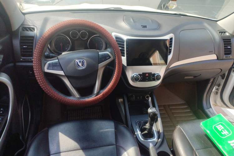 Used CHANGAN CS35 2014 1.6L Manual Luxury Model China V Standard Center Console