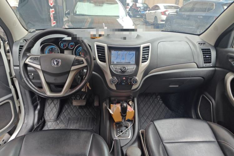 Used CHANGAN CS35 2014 1.6L Automatic Luxury Navigation Model China IV Standard Center Console