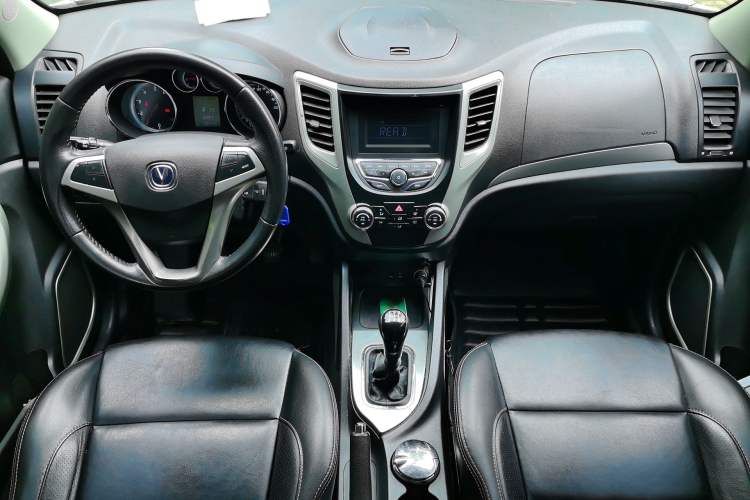 Used CHANGAN CS35 2014 1.6L Manual Luxury Model China V Standard Center Console