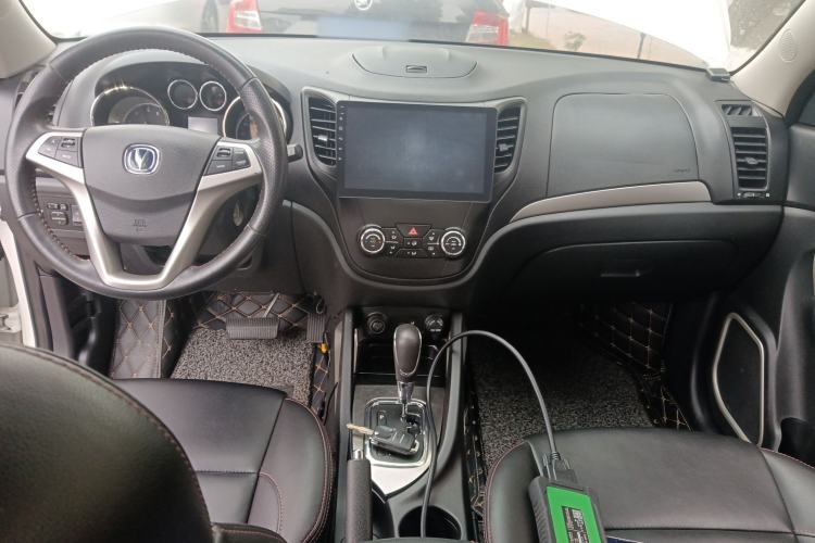 Used CHANGAN CS35 2014 1.6L Automatic Luxury Model China IV Standard Center Console