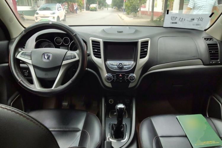 Used CHANGAN CS35 2014 1.6L Manual Luxury Model China IV Standard Center Console