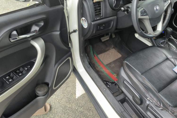 Used CHANGAN CS35 2014 1.6L Automatic Luxury Model China IV Standard Driver Seat