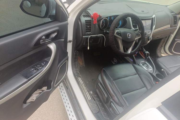 Used CHANGAN CS35 2014 1.6L Automatic Luxury Model China IV Standard Driver Seat