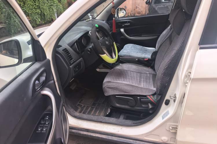Used CHANGAN CS35 2014 1.6L Automatic Luxury Model China IV Standard Driver Seat