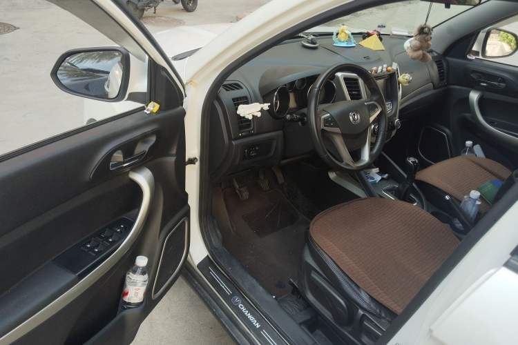 Used CHANGAN CS35 2014 1.6L Manual Luxury Model China IV Standard Driver Seat