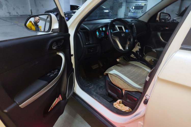 Used CHANGAN CS35 2014 1.6L Automatic Luxury Model China IV Standard Driver Seat