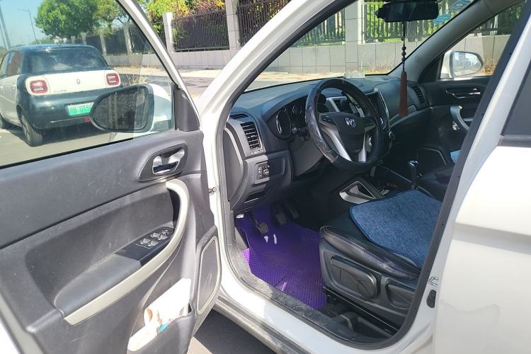 Used CHANGAN CS35 2014 1.6L Manual Luxury Navigation Model China IV Standard Driver Seat