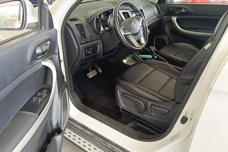 Used CHANGAN CS35 2014 1.6L Automatic Luxury Model China IV Standard Driver Seat