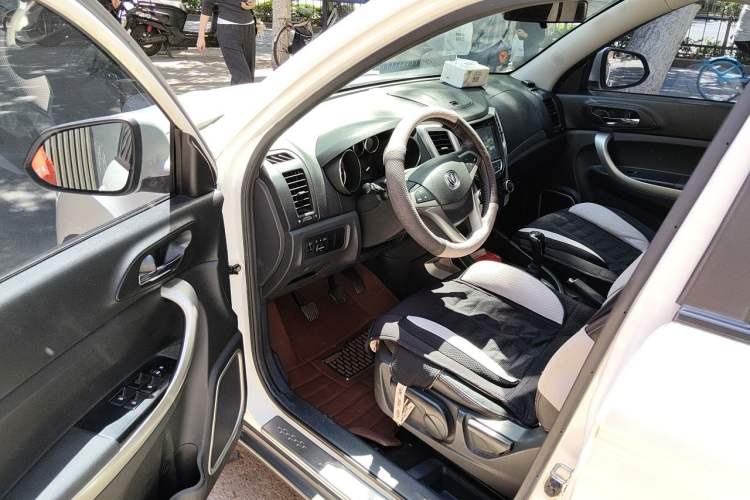 Used CHANGAN CS35 2014 1.6L Manual Luxury Model China IV Standard Driver Seat